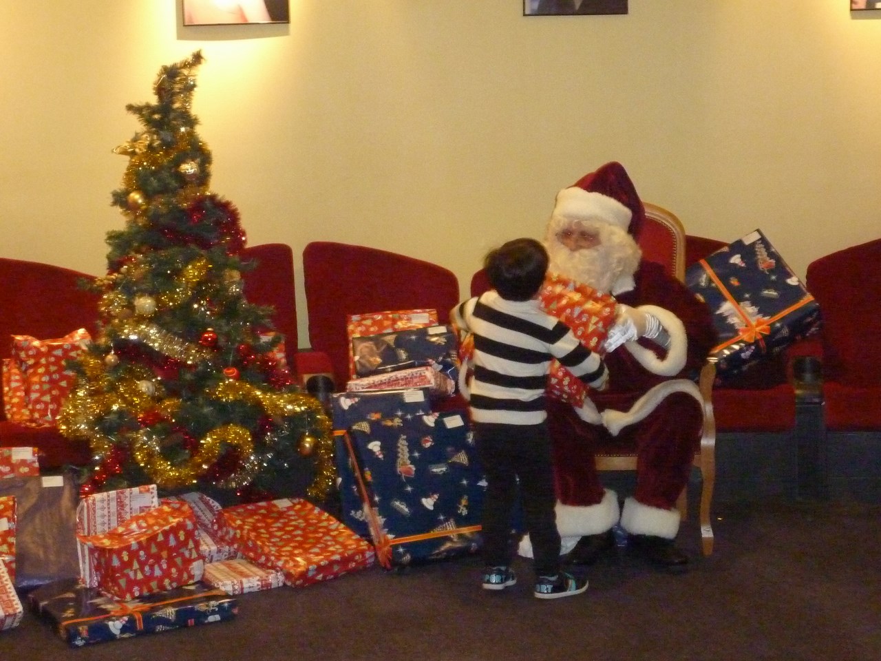 Animations pères noël, festivités entreprises, arbre de noël